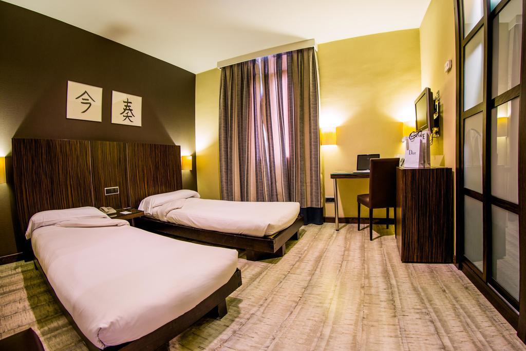 Hotel Arosa Мадрид Екстериор снимка