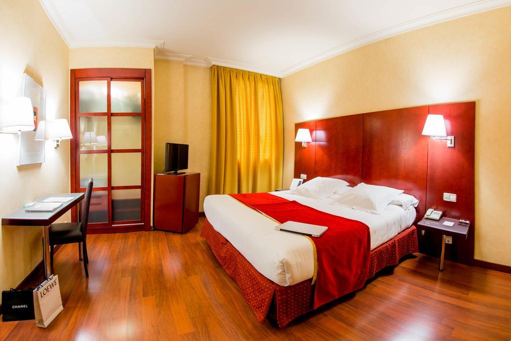 Hotel Arosa Мадрид Екстериор снимка