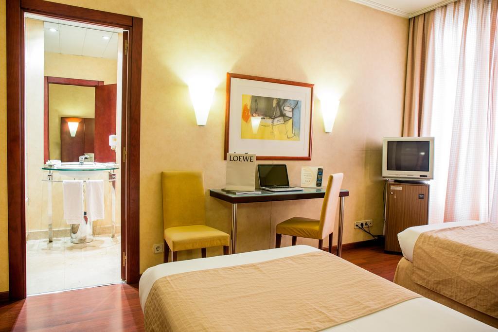 Hotel Arosa Мадрид Екстериор снимка