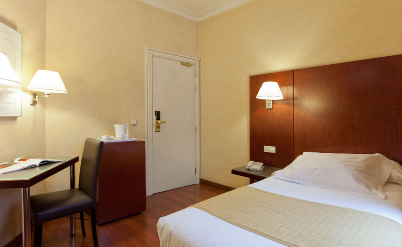 Hotel Arosa Мадрид Екстериор снимка